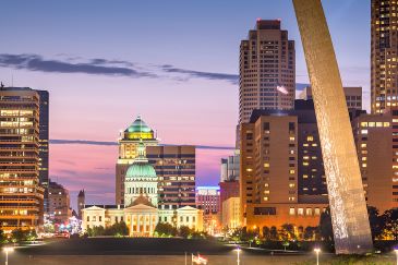 Twilight view of St. Louis, Missouri at ground level looking from the Mississippi river through the Gateway Arch